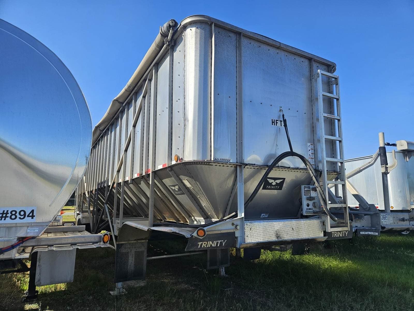 2022 Trinity 45x102 Tandem Axle Stainless Steel Belt Trailer - Air Ride, Fixed Axle