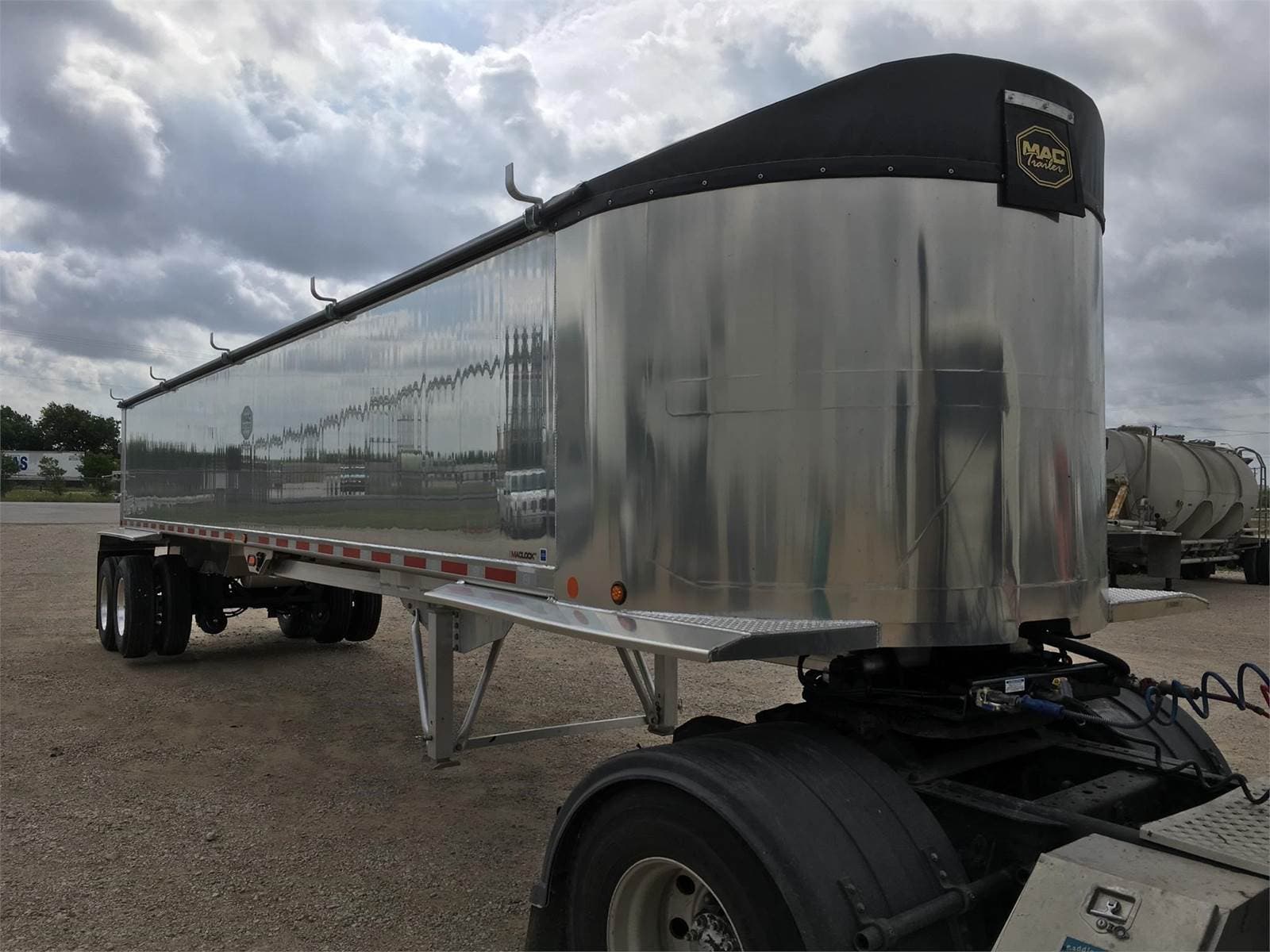 2025 MAC Trailer 39 ft Frameless End Dump Trailer - Tandem Axle, Aluminum, Air Ride