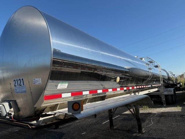 2018 Walker Tandem Axle Stainless Steel Food Grade Tanker Trailer - Air Ride
