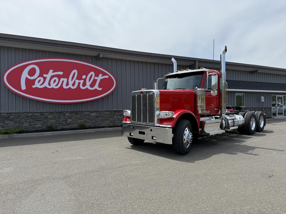 2025 Peterbilt 589 Daycab