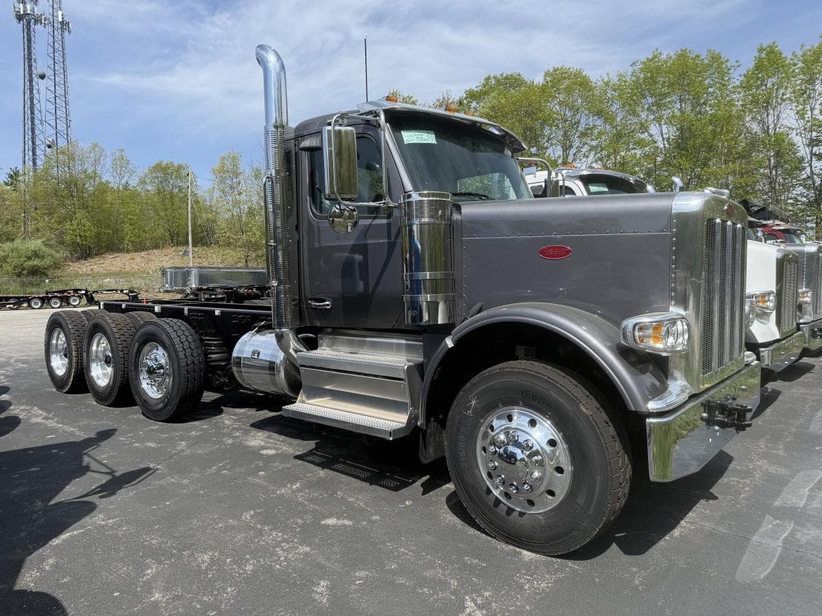 2025 Peterbilt 589 Dump Truck for Sale