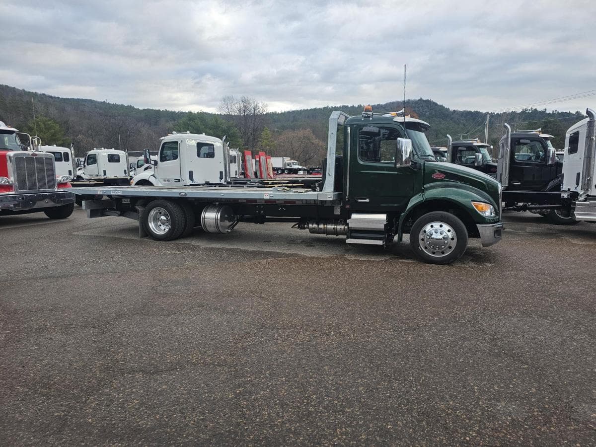 2024 Peterbilt 537 Flatbed Truck