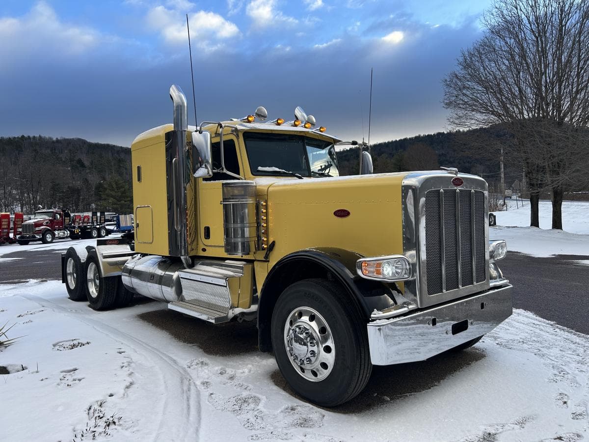 2023 Peterbilt 389 Sleeper
