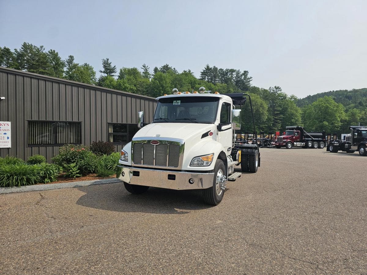 2026 Peterbilt 537 Hooklift Truck