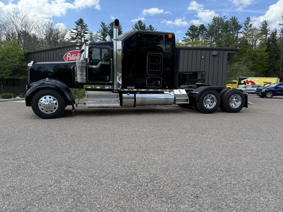 2023 Kenworth W900L Sleeper