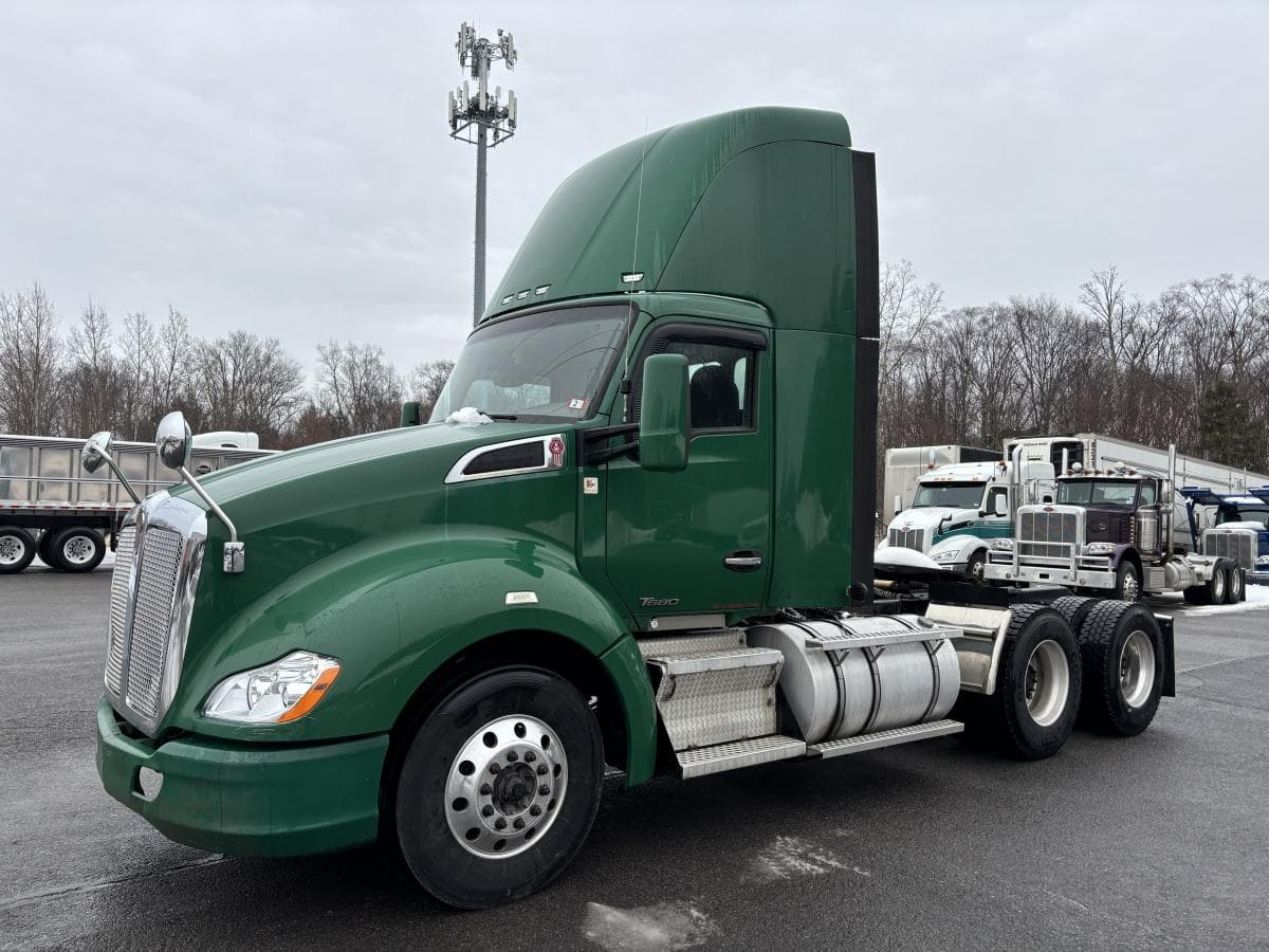 2015 Kenworth T680 Daycab