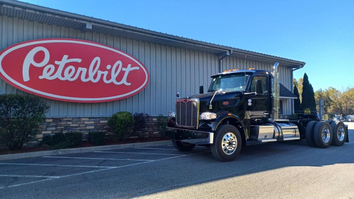 2026 Peterbilt 567 Daycab