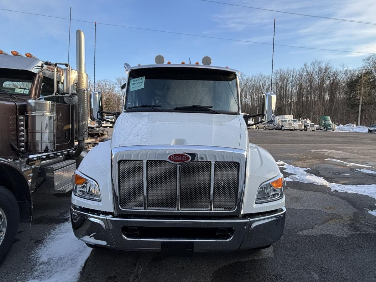2025 Peterbilt 537 Hooklift Truck