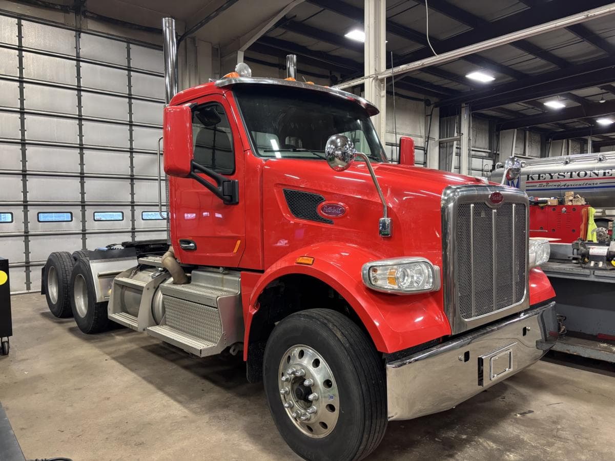2019 Peterbilt 567 Daycab