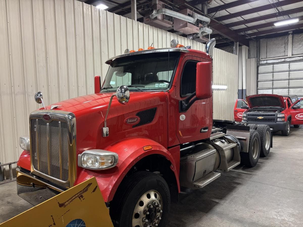 2019 Peterbilt 567 Daycab